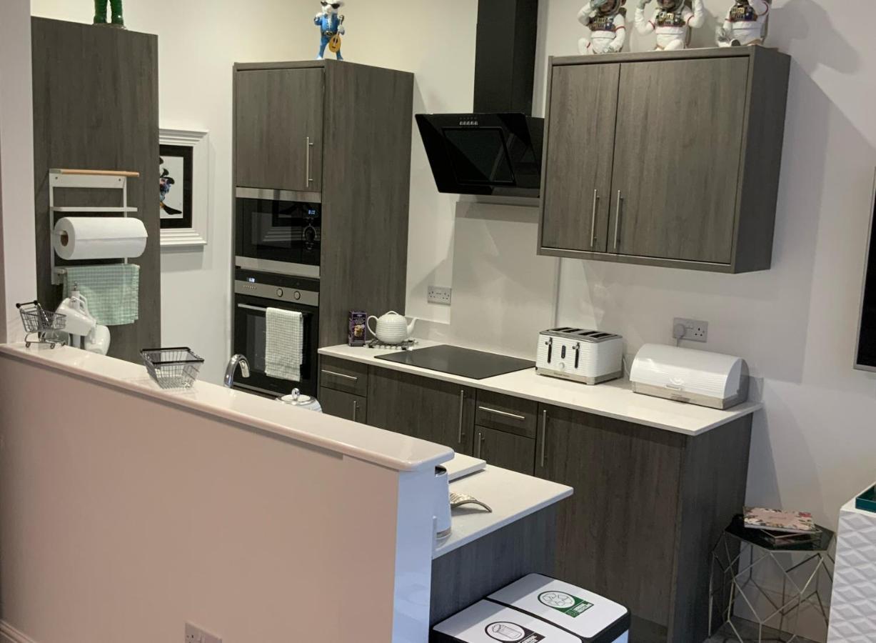 The Monroe - 2nd Floor - Luxury For Up To 4 Guests Near Open Air Theatre And North Bay Appartamento *
