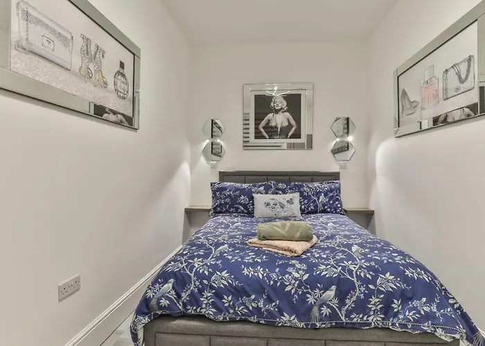 The Monroe - 2Nd Floor - Luxury For Up To 4 Guests Near Open Air Theatre And North Bay