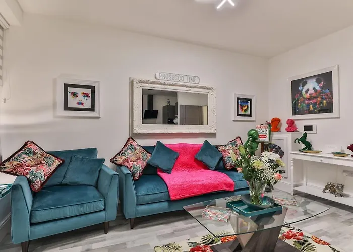 The Monroe - 2Nd Floor - Luxury For Up To 4 Guests Near Open Air Theatre And North Bay