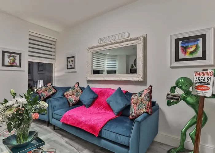 The Monroe - 2Nd Floor - Luxury For Up To 4 Guests Near Open Air Theatre And North Bay