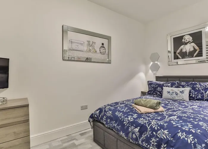 The Monroe - 2Nd Floor - Luxury For Up To 4 Guests Near Open Air Theatre And North Bay