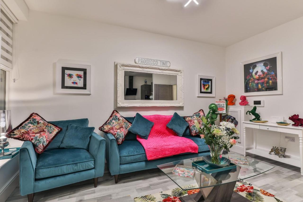 The Monroe - 2nd Floor - Luxury For Up To 4 Guests Near Open Air Theatre And North Bay Scarborough