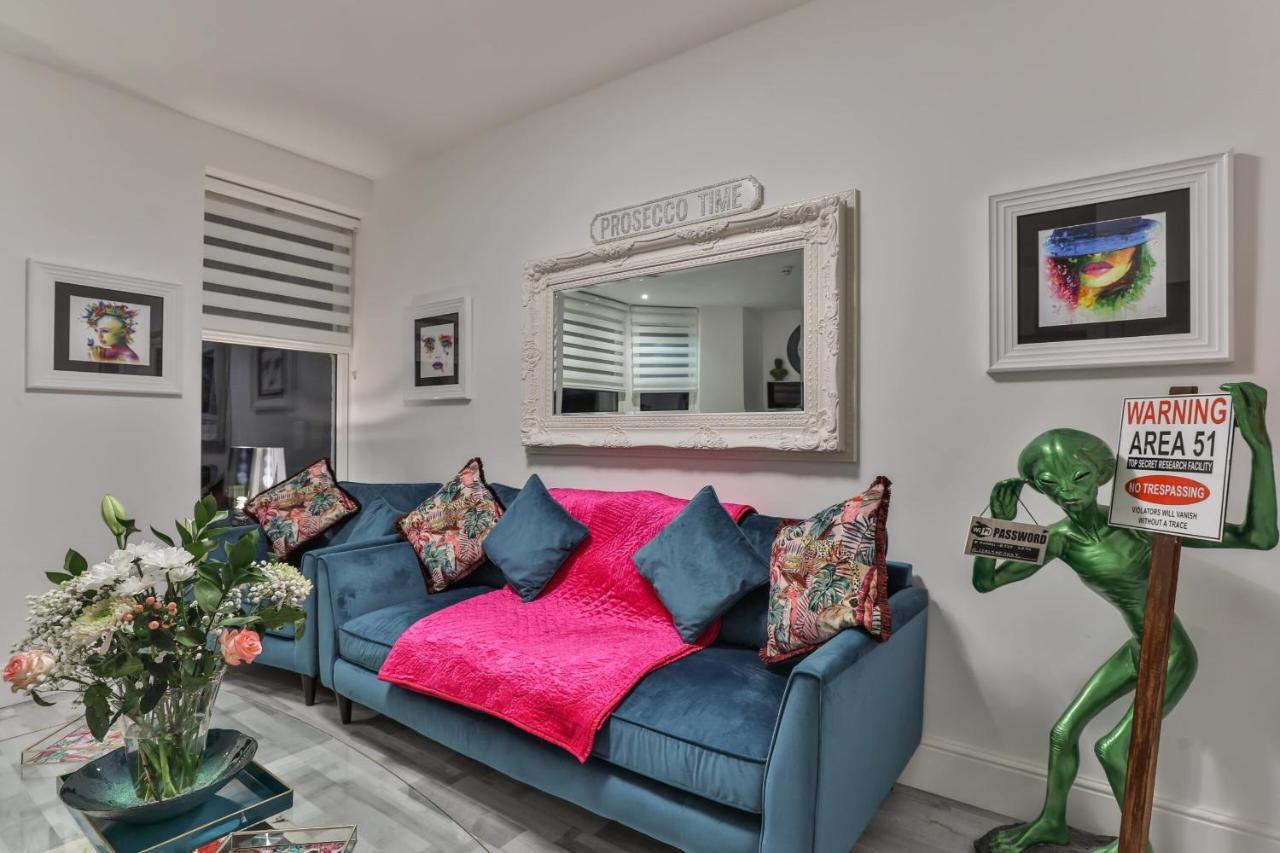 The Monroe - 2nd Floor - Luxury For Up To 4 Guests Near Open Air Theatre And North Bay