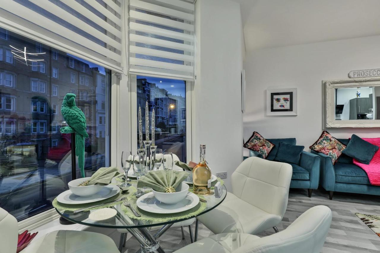 Apartment The Monroe - 2nd Floor - Luxury For Up To 4 Guests Near Open Air Theatre And North Bay Scarborough
