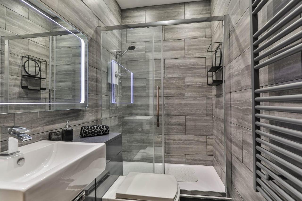 The Monroe - 2nd Floor - Luxury For Up To 4 Guests Near Open Air Theatre And North Bay Apartment